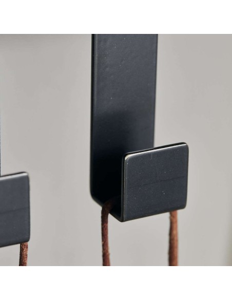 Estantería FARI 5 Ganchos, Metal Negro - House Doctor. Vackart