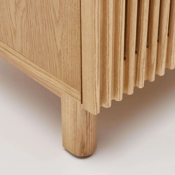 Mesita de noche Beyla madera fresno/chapa roble 53 x 62 cm - Kave Home