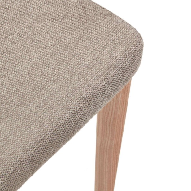 Silla Rosie chenilla marrón/patas fresno natural - Kave Home Silla Rosie chenilla marrón/patas fresno natural - Kave Home