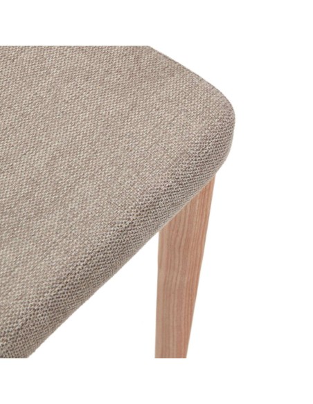 Silla Rosie chenilla marrón/patas fresno natural - Kave Home