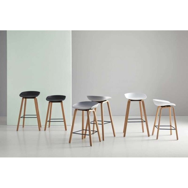 Taburete Alto MÅNEFRI 66 cm, Plástico Blanco / Madera Natural Taburete Alto MÅNEFRI 66 cm, Plástico Blanco / Madera Natural