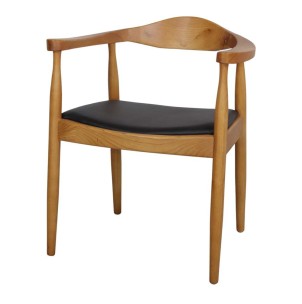 Silla con Brazos BLUSH, Madera Natural / PU Negro - Vackart. Las más exclusivas y modernas sillas de diseño nórdico, solo en Vackart, tu tienda diseño online.