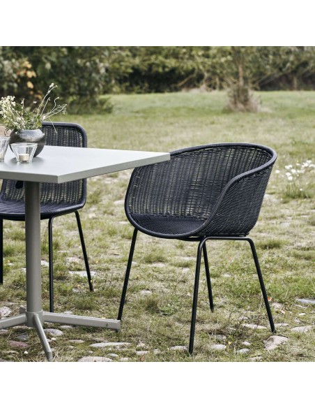 Silla con Brazos HAPUR, Ratán Sintético / Metal Negro - House Doctor. Vackart