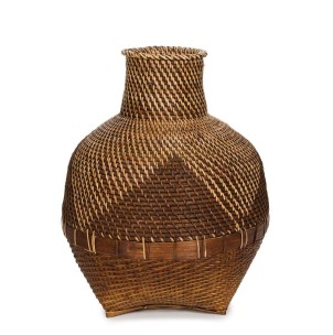 Jarrón Colonial Marrón Natural - Bazar Bizar; BAGE008NBr. Bazar Bizar es una marca de decoración que ofrece productos hechos a mano y exclusivos