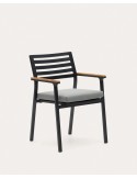 Silla de exterior Bona aluminio negro/reposabrazos teca - Kave Home