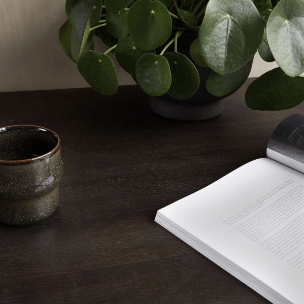 Mesa SLATED 70x70 cm de Comedor, Mango Negro - House Doctor. Vackart