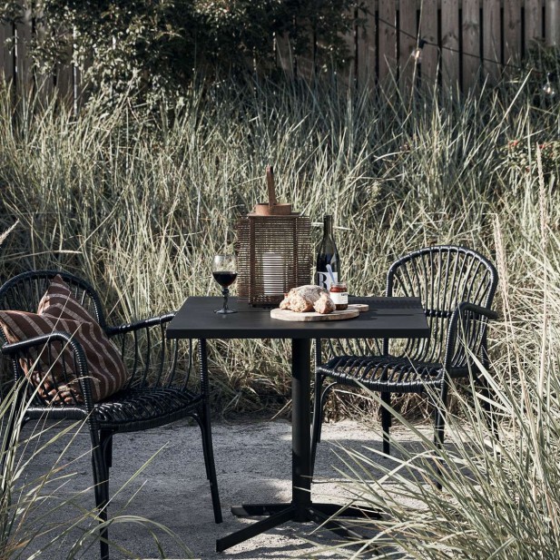 Mesa HELO 80x80 cm de Comedor, Metal Negro - House Doctor. Vackart