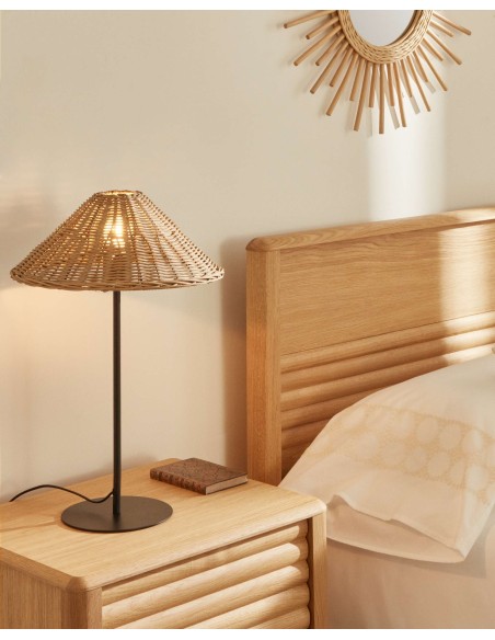 Lámpara de mesa Urania, ratán y metal negro - Kave Home; L0300042FN46