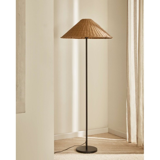 Lámpara de pie Urania, ratán y metal negro - Kave Home; L0200023FN46 Lámpara de pie Urania, ratán y metal negro - Kave Home; L0200023FN46