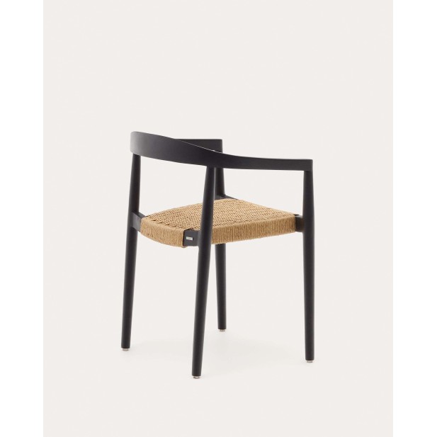 Silla exterior Ydalia, madera teca negra, ratán Kave Home J0600076SS46