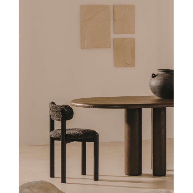 Silla Nebai borreguito negro, roble negro FSC MIX Credit - Kave Home; C0100117TB01