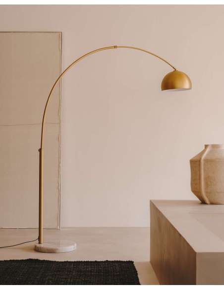 Lámpara de pie Madali, latón, mármol blanco - Kave Home. L0200003RR83