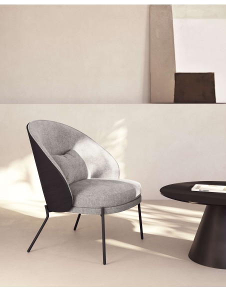 Sillón Eamy gris claro, fresno / metal negro - Kave Home. S0900002HE12