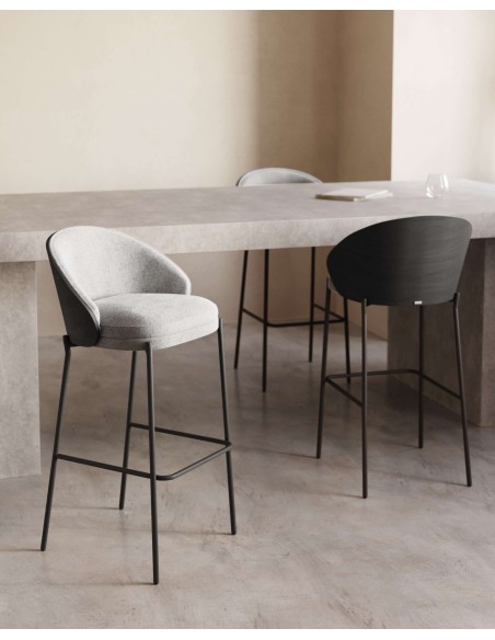 Taburete Eamy gris claro, fresno negro, 77cm - Kave Home. C0600002HE12
