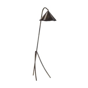 Lámpara de Pie HDFlola, Latón Antiguo - House Doctor. Vackart ilumina tus espacios con las exclusivas lámparas de diseño nórdico de House Doctor.
