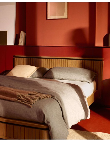 Cama Licia de madera maciza de mango y metal pintado negro para colchón de 160 x 200 cm - Kave Home