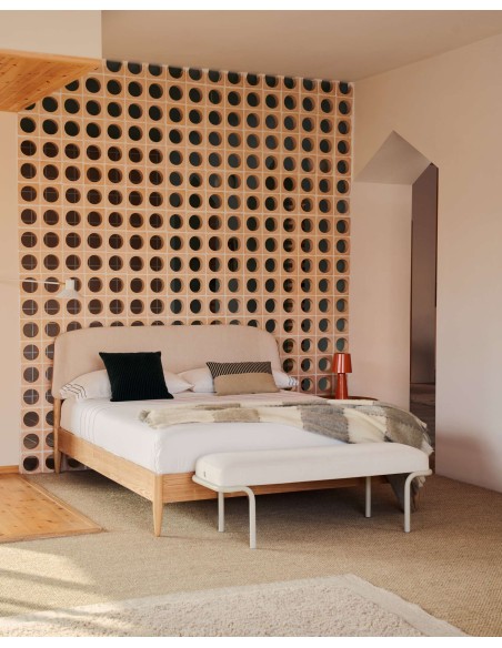 Cama Octavia de madera contrachapada de fresno y cabecero tapizado blanco 160 x 200 cm - Kave Home