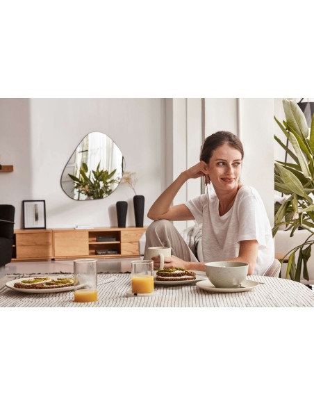 Espejo Anera de metal negro 84 x 108,5 cm - Kave Home