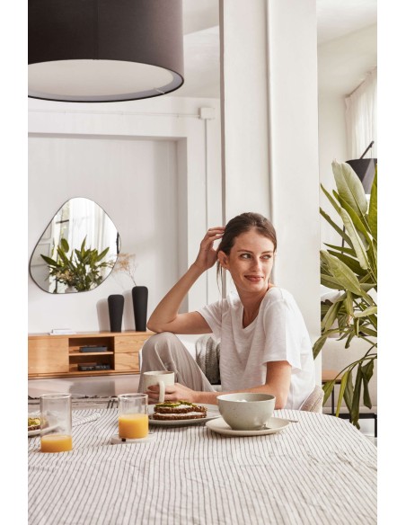 Espejo Anera de metal negro 84 x 108,5 cm - Kave Home