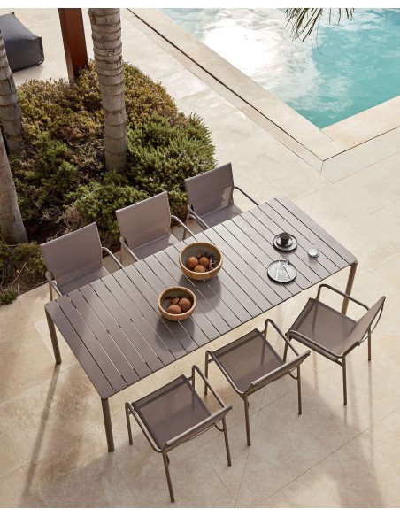 Mesa extensible de exterior Zaltana de aluminio con acabado marrón mate 180 (240) x 100 cm - Kave Home