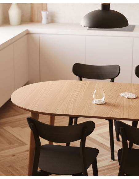 Mesa extensible redonda Oqui MDF en chapa de roble y patas de madera maciza 90 (170) x 90 cm  - Kave Home