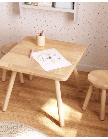 Mesa infantil cuadrada Dilcia de caucho 55x55cm - Kave Home. CC2983M46