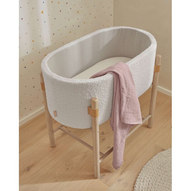 Moisés Adara de borreguito blanco y...