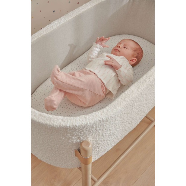 Moisés Adara de borreguito blanco y...