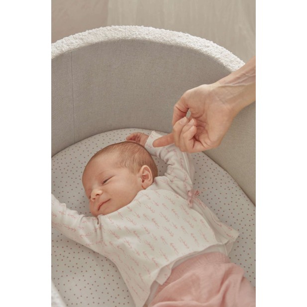 Moisés Adara de borreguito blanco y...