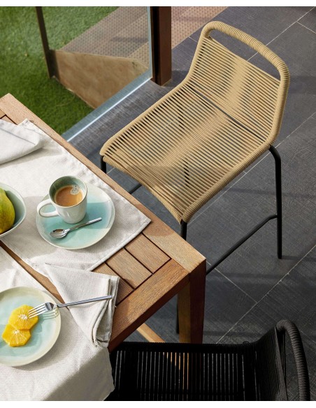 Taburete apilable Lambton de cuerda marrón y acero con acabado negro altura 62 cm - Kave Home