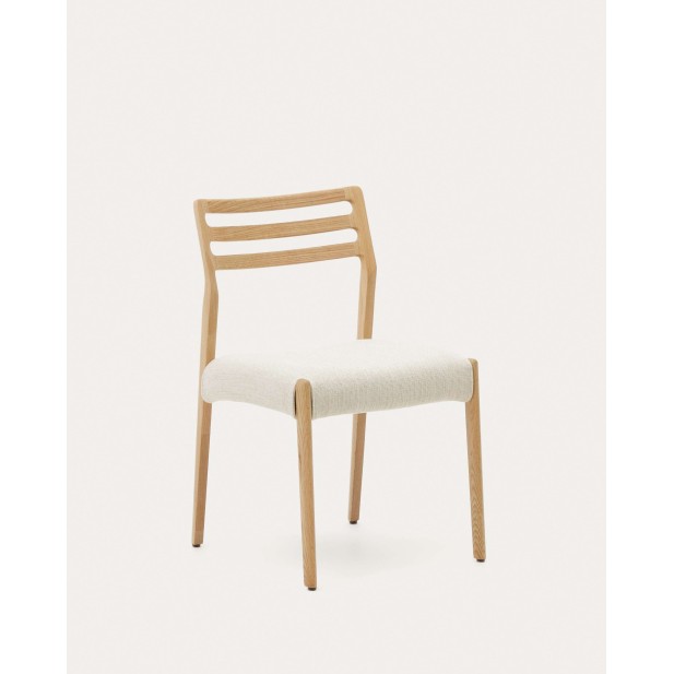 Silla Cudia de chenilla beige y madera maciza de roble FSC Mix Credit con acabado natural - Kave Home