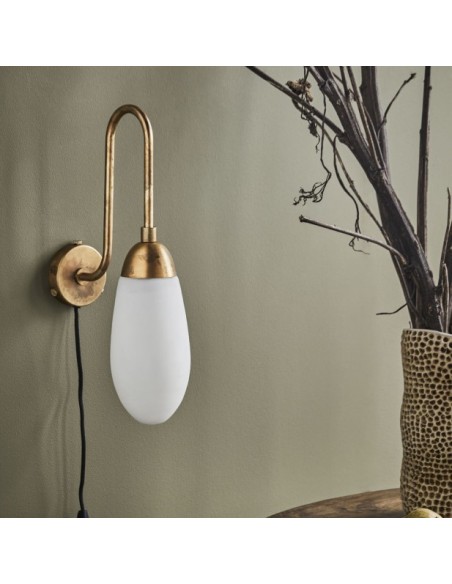 Aplique de Pared HDDROP, Latón Antiguo / Cristal Opal - House Doctor