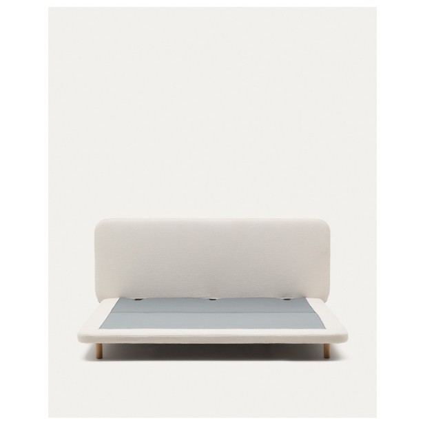 Cama desenfundable Odum de micro bouclé beige y patas de madera maciza de haya 180 x 200cm - Kave Home