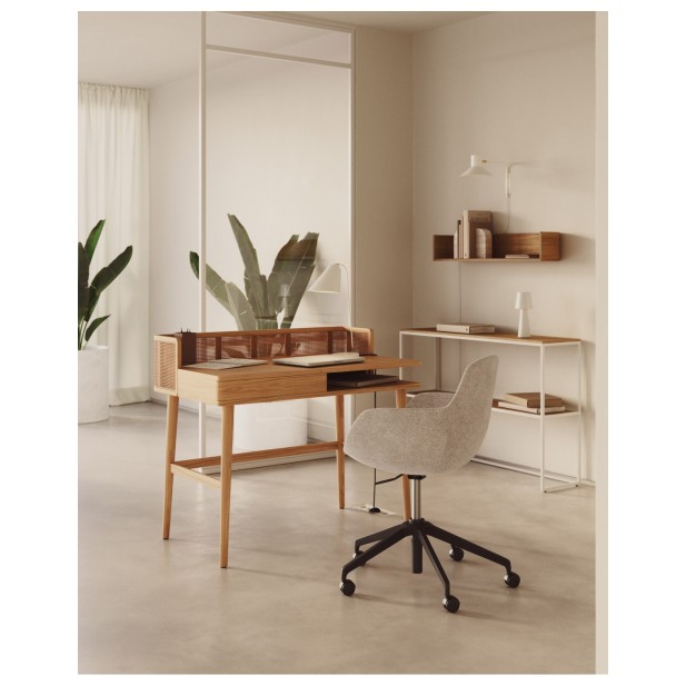 Mesa Araxi de chapa, madera maciza de... Mesa Araxi de chapa, madera maciza de...