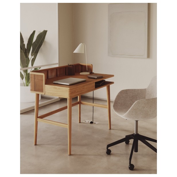 Mesa Araxi de chapa, madera maciza de... Mesa Araxi de chapa, madera maciza de...