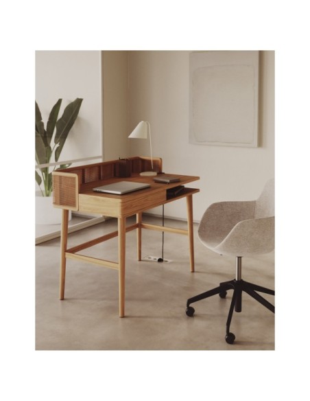 Mesa Araxi de chapa, madera maciza de fresno y ratán 105 x 62 cm - Kave Home