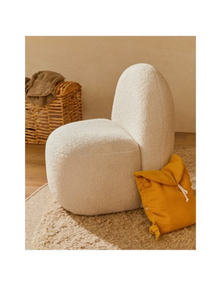 Butaca infantil Bucky de borreguito blanco FSC 100% - Kave Home