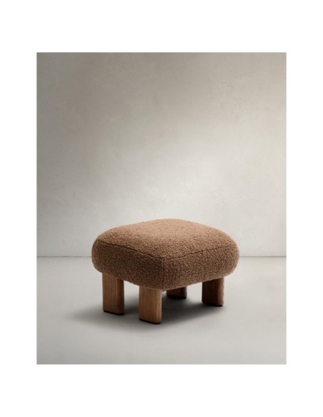 Reposapiés Cabana borreguito topo y patas madera maciza fresno acabado nogal 65x55,4cm FSC 100% - Kave Home