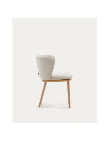 Silla Ciselia chenilla beige y madera maciza de fresno acabado tono natural FSC Mix Credit - Kave Home