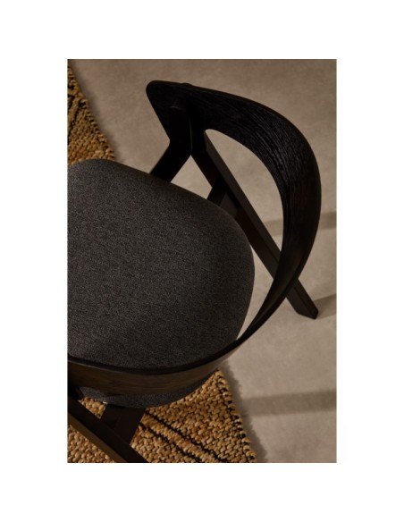 Silla Godia de chapa de fresno y madera maciza de caucho  acabado negro y chenilla gris - Kave Home