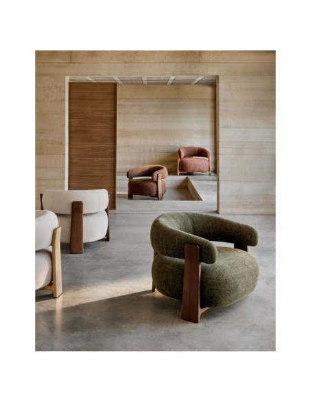 Butaca Granite chenilla beige y patas de madera maciza fresno acabado natural FSC 100% - Kave Home