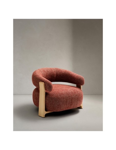 Butaca Granite chenilla terracota y patas de madera maciza fresno acabado natural FSC 100% - Kave Home