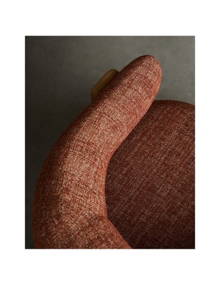 Butaca Granite chenilla terracota y patas de madera maciza fresno acabado natural FSC 100% - Kave Home