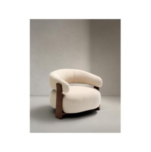 Butaca Granite de chenilla beige y patas de madera maciza...