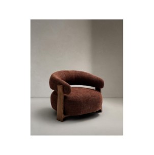 Butaca Granite de chenilla marrón y patas de madera...