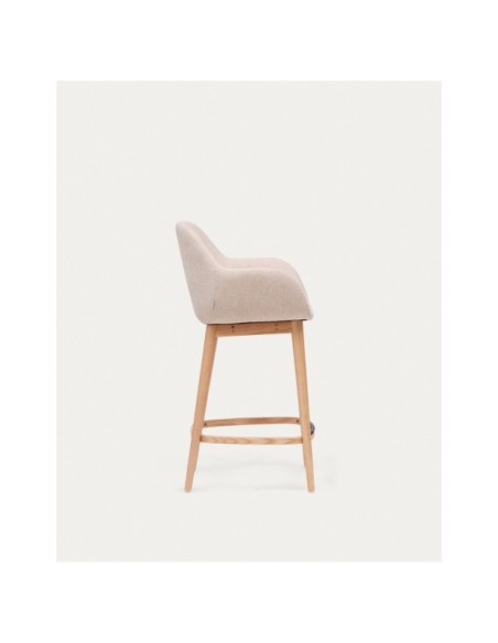 Taburete Konna beige y patas de madera maciza de fresno acabado tono natural 65 cm - Kave Home