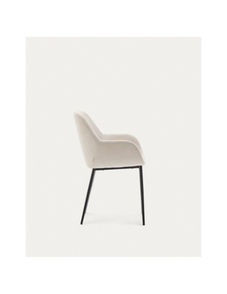 Silla Konna beige y patas de acero con acabado pintado negro - Kave Home