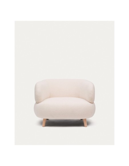 Butaca Luisa de borreguito crudo con patas de madera maciza de haya 90 cm - Kave Home