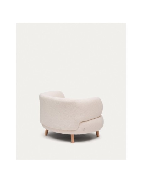 Butaca Luisa de borreguito crudo con patas de madera maciza de haya 90 cm - Kave Home