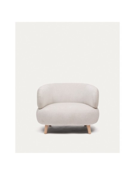 Butaca Luisa de chenilla perla con patas de madera maciza de haya 90 cm - Kave Home